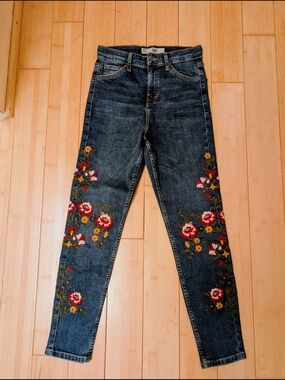 Topshop Dark Wash Jeans with Red & Pink Floral Embroidery NEW Never Worn